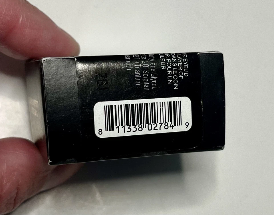 Brillo de ojos Butter London Glazen en sirena 0,19 oz/5,5 g ¡Nuevo! Foto 4 de 4