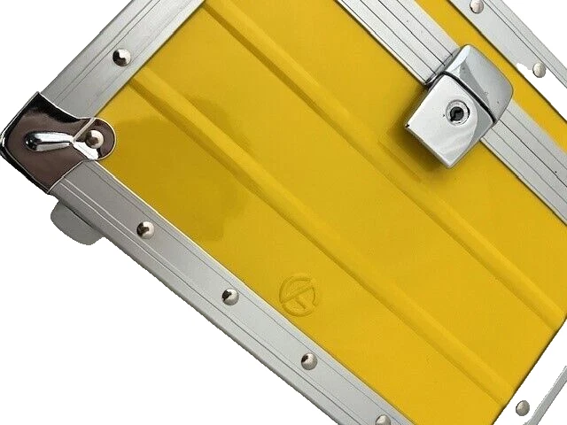 Mini Estuche de Viaje para Artículos de Aseo, Joyas, Cámaras y Otros Objetos de Valor (Aluminio) Foto 2 de 4