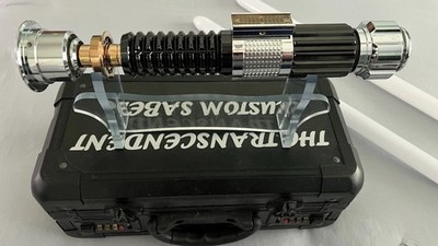 Thin Neck Saber   Model Luke V1 (Baselit, with sound).