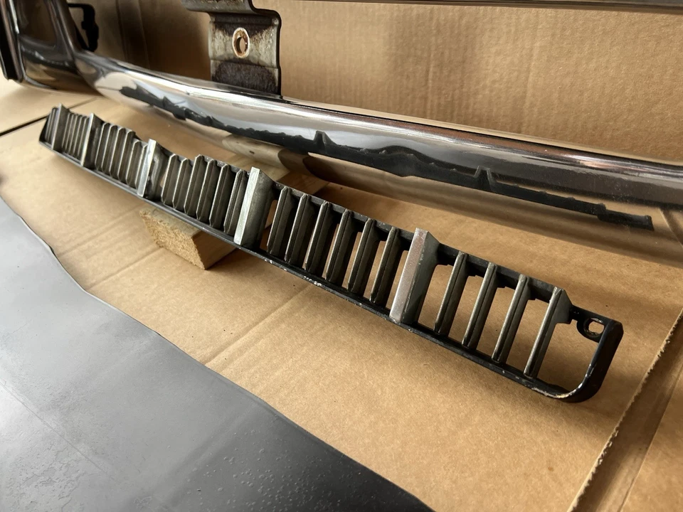 1974-1979 LINCOLN CONTINENTAL Sedan/Coupe FRONT BUMPER GRILL OEM - Image 2 of 4