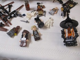 LEGO 4195 PIRATES OF THE CARIBBEAN QUEEN ANNES REVENGE MISSING TAN FEATHER &