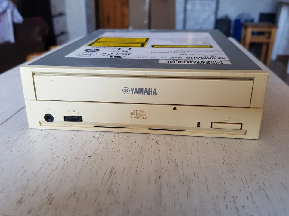 Yamaha CRW-F1  Burn audio discs at 1x speed ! - Image 2 of 4