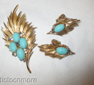 VINTAGE SIGNED MARCEL BOUCHER ROBINS EGG GLASS GOLDEN LEAF PIN BROOCH & EARRINGS