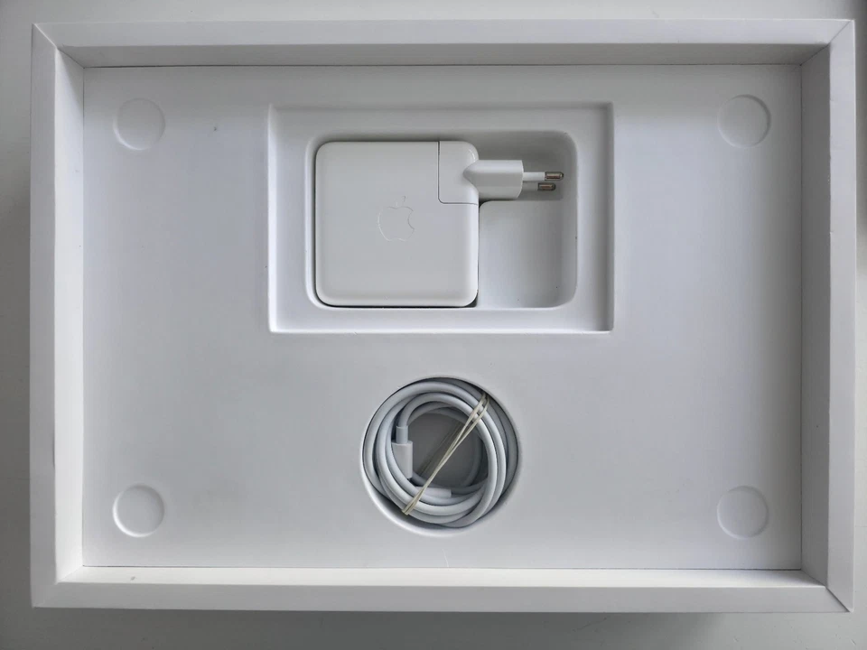 Apple MacBook Pro 13" M1 · 16GB · 2TB, Foto 3 von 5