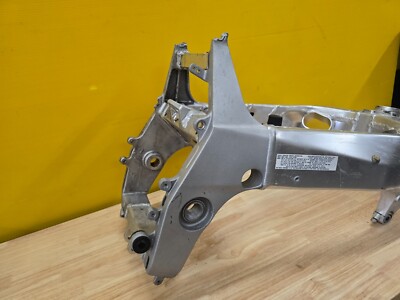 01 02 03 2001 2002 2003 SUZUKI GSXR 600 FRAME MAIN FRAME