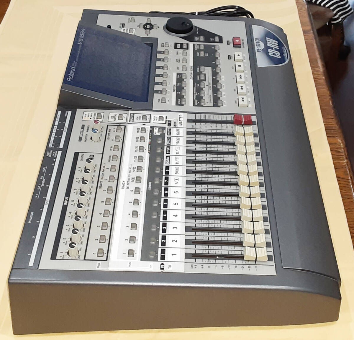 Roland VS-1824 マルチトラックレコーダー Roland VS-1824 CD Multi Track Digital Recorder Lightly
