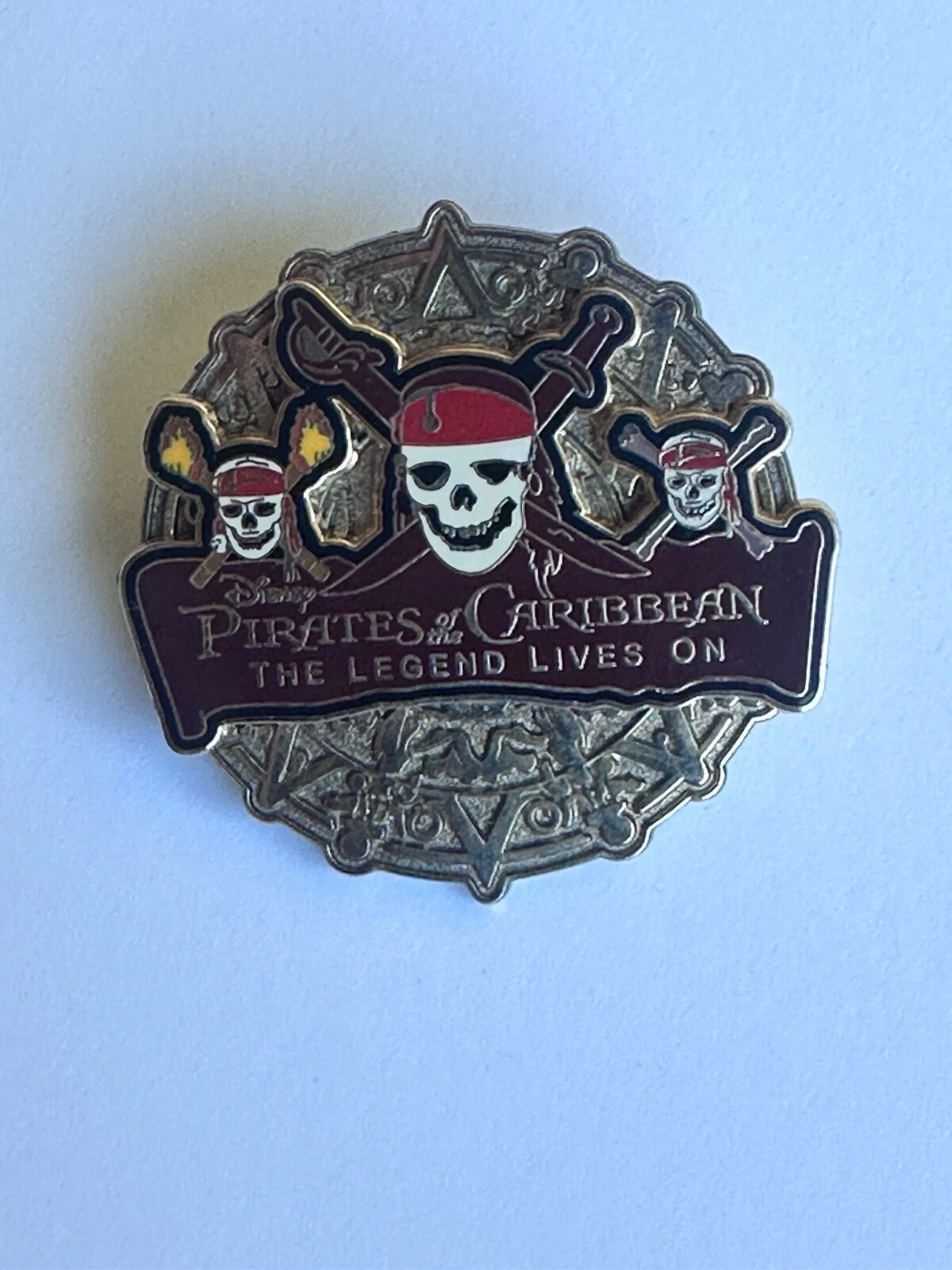 Pirates of the Caribbean Pin Disney 2008 Gold