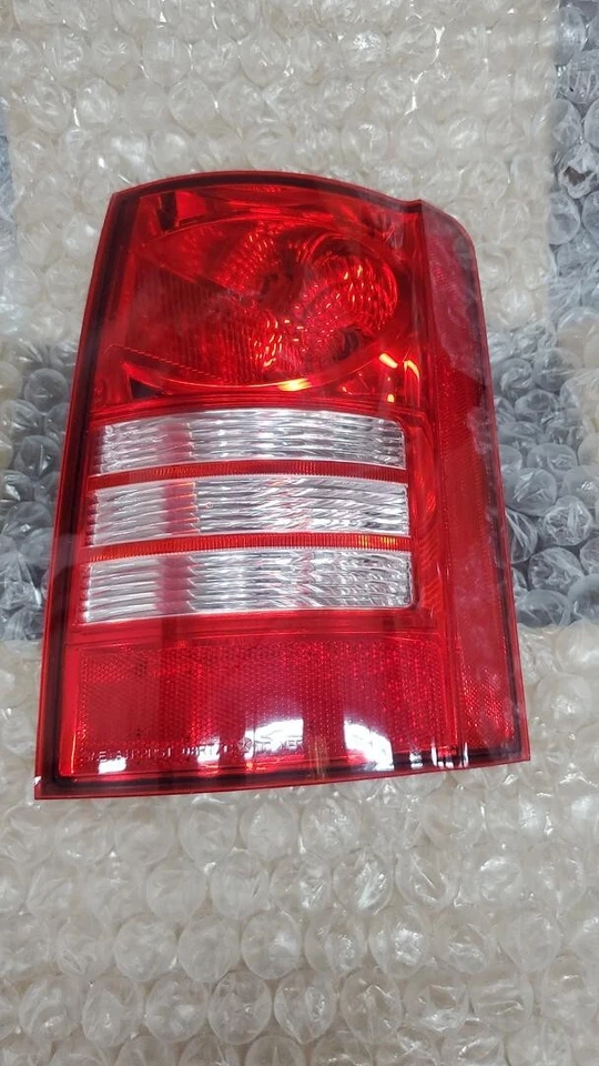 Nueva lámpara giratoria de parada trasera Mopar 5113200AB, derecha Chrysler Town & Country 2008-2010 Foto 2 de 2