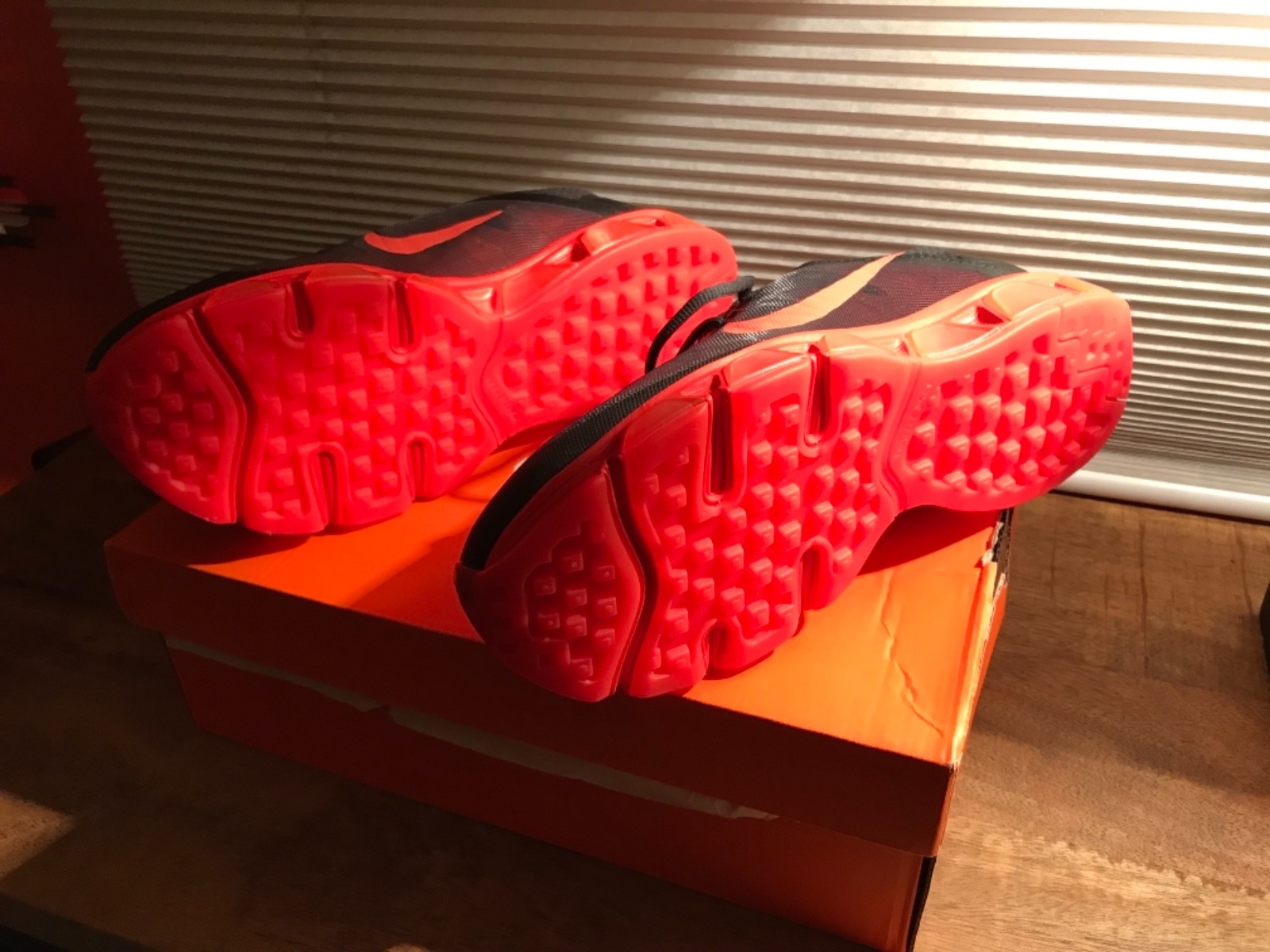 Mens nike air max max max shoes 9.5 - New in Box - Authentic - Black and Volcano red 32f09c Mens nike air max max max shoes 9.5 - New in Box - Authentic - Black and Volcano red 32f09c