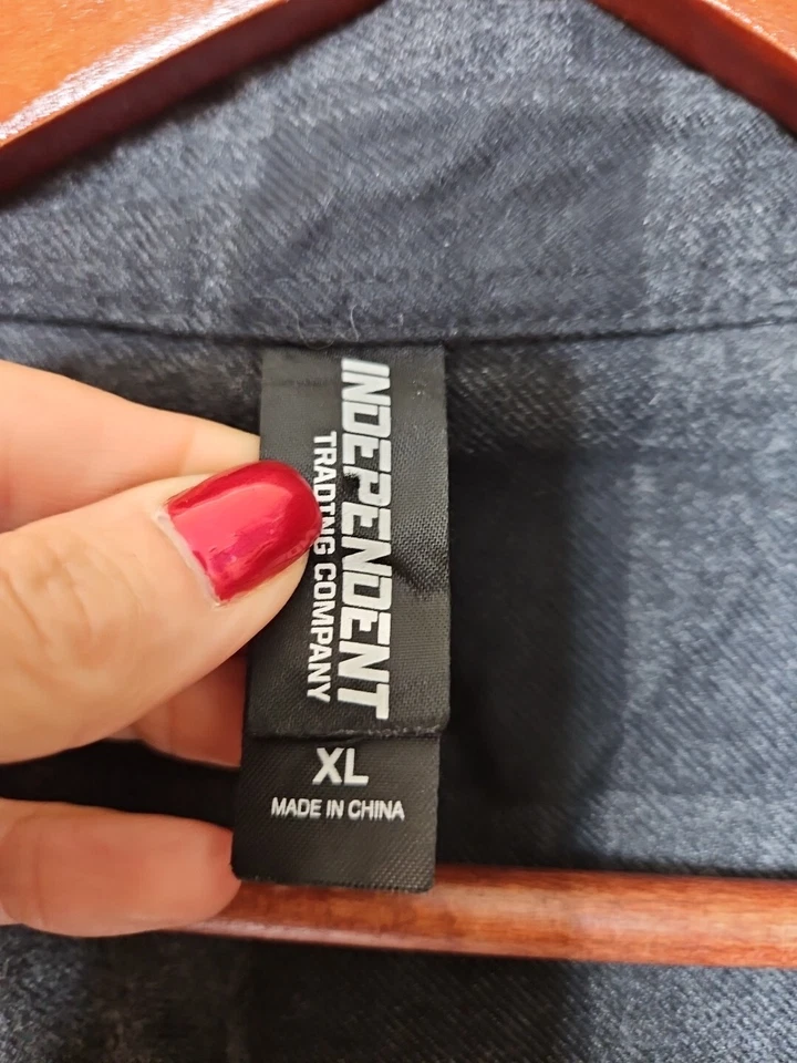 Independent Mens XL Thick Flannel Black & Gray Long Sleeve Button Up 80eighty - Image 3 of 4