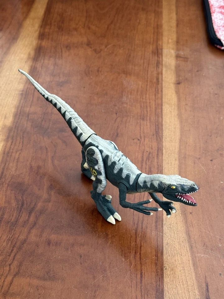 JURASSIC PARK THE LOST WORLD Kenner 1997 Dinossauro JP .13 Velociraptor (Ciclope) - Imagem 2 de 3