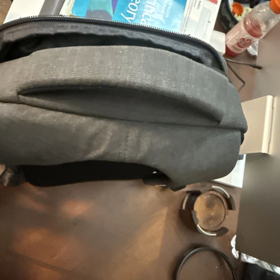 Рюкзак тонкий Incase Icon (угольный) - Изображение 4 из 4