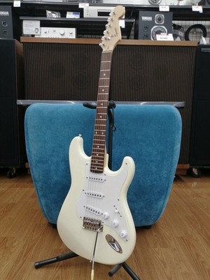 SQUIER BULLET STRAT Electric Guitar-02