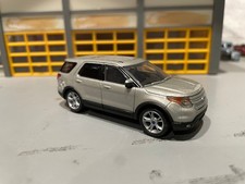 Ford Explorer 2013 1/64 G.L/plateado/negro int/6cyl/ruedas de aleación/neumáticos de goma
