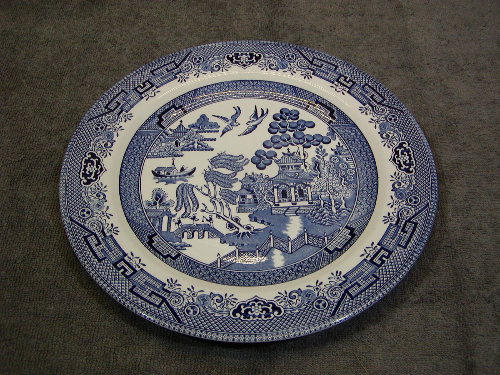 4 CHURCHILL BLUE WILLOW 10-3/8" DINNER PLATES ENGLAND