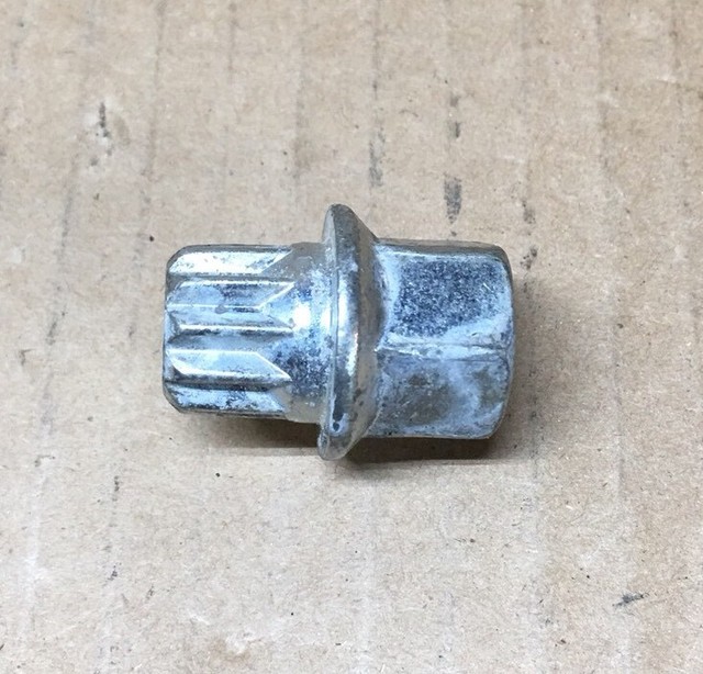 Audi VOLKSWAGEN VW OEM Tire Wheel Bolt Lock Key Nut Bolt Socket Tool