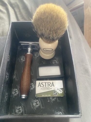 Art Of Shaving Fine Badger Handmade Brush With Razor New With No Box For Brush  - Picture 2 of 6