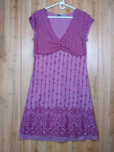 Athleta Dhara Kleid Gr. L Paisley Lila Lagenlook V-Ausschnitt Rüschen Boho Global Print