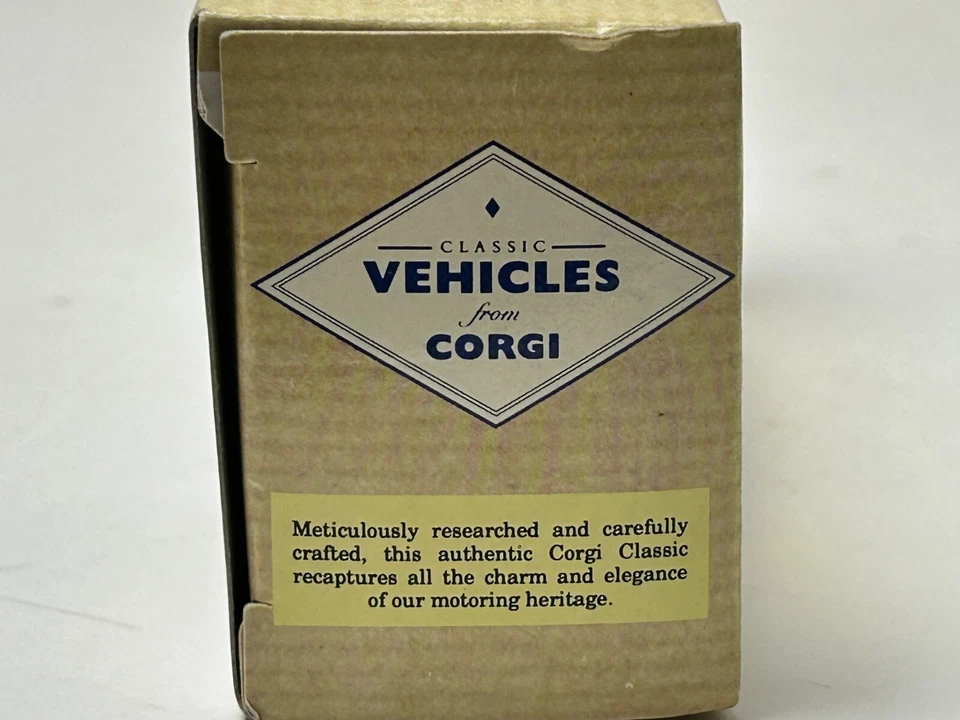 Corgi Classics Morris Minor Convertible, Green - Image 4 of 4