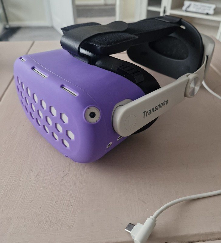 Meta Quest Oculus VR Headset With Headstrap, Controller, Charger, Case