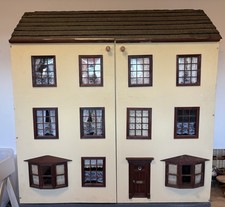12 Room Dolls House with Chimneys, Roof tiles & Bay Windows