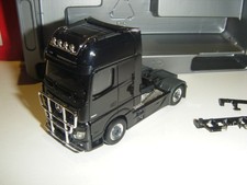 Herpa 301664 MB Actros 11 Gigaspace MP4 2-Achs Zugmaschine in schwarz Rammschutz
