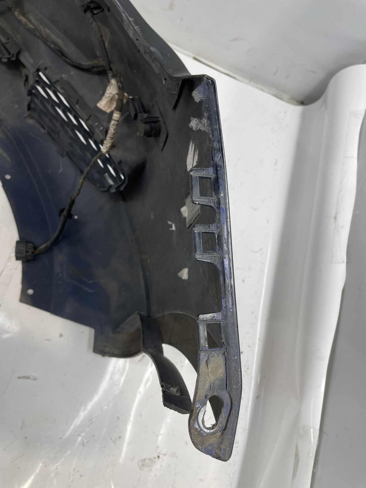 2014-2017 Maserati Quattroporte Front Bumper Assembly Scratches Cracks