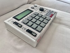 AKAI professional MPC1000 128MB Sampler Sequencer and Drum Machine - Black