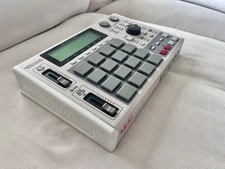 AKAI professional MPC1000 128MB Sampler Sequencer and Drum Machine - Black