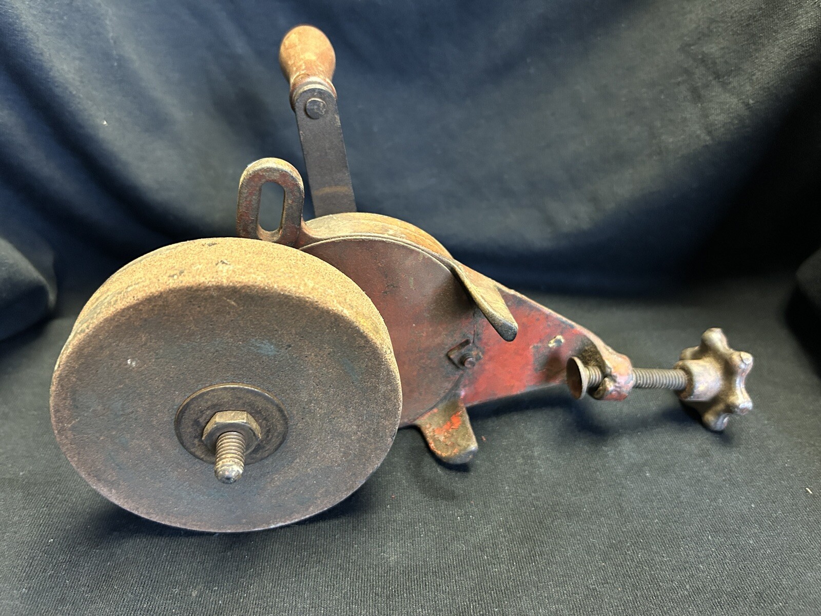 ANTIQUE VINTAGE OLD TOOL HAND CRANK BENCH GRINDER / SHARPENER TABLE