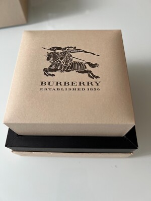 Burberry Women display picture 3