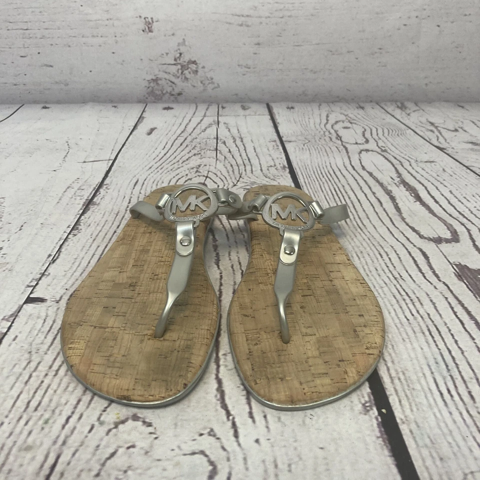 Sandalias Michael Kors Mujer 9M Gris Plateado Tanga Logo Zapato Playa Foto 2 de 4