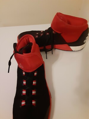 ARTQ16872 brand new Adidas size 12