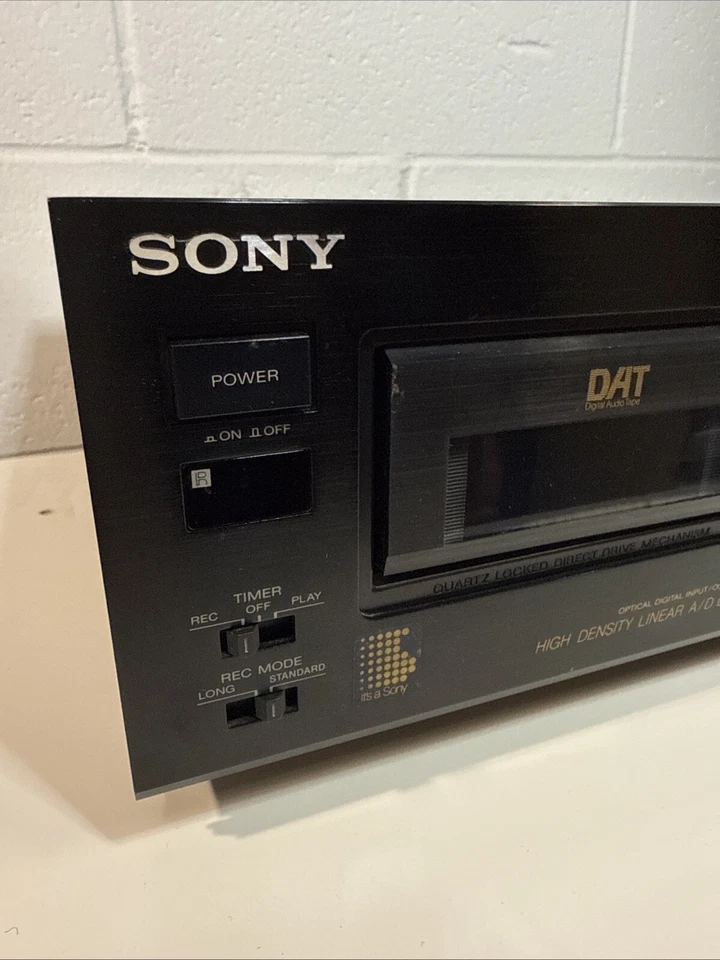 SONY DTC 700 Digital Audio Tape Deck DAT Cassette ¡con control remoto! PARA REPUESTOS ENCENDIDO Foto 2 de 4