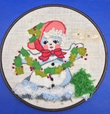 Charming Vintage Mrs Snowman Needlepoint 7.5" Diameter