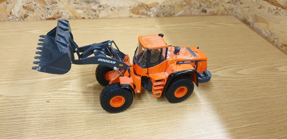 Doosan Radlader DL420A vermutlich 1:32 - Bild 2 von 3