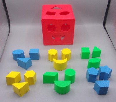 Vtg 1981 Playskool Shape Sorter Toddler Learning Cube Complete w/ 18 Shapes