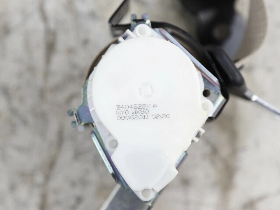 Cinturón de seguridad trasero derecho pasajero BMW 750i F01 2009-2015 retractor beige OEM Foto 4 de 4