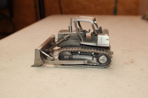Artisans Guild, LTD. - Pewter - John Deere JD 850 Crawler Bulldozer DAMAGED - Picture 3 of 18