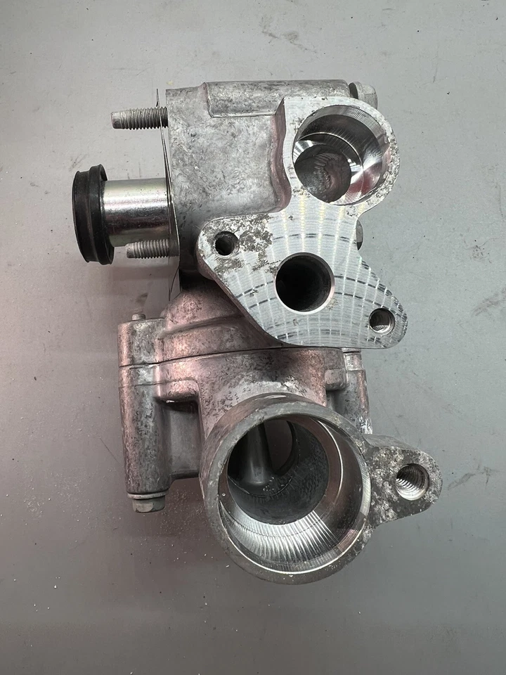 Thermostat Housing & 3 OEM Gasket/O-Rings ACDelco 12652328 - Image 3 of 4