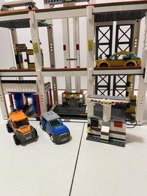 LEGO City Garage 4207 No Minifigures 99.9% Complete SEE PICS & DESCRIPTION