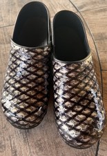 Sanita Pro, "Dory" Patent Leather Clog Size 6 Great Nurse Shoes 