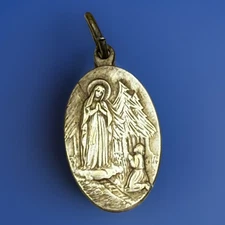 Vintage Catholic Notre Dame Banneux Silver Tone Small Religious Medal