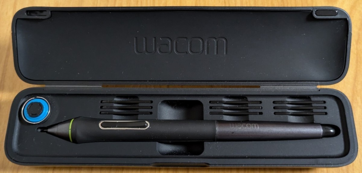 Wacom DTH-1300 Cintiq 13HD Creative Pen & Touch Display Wacom DTH-1300 Cintiq 13HD Creative Pen & Touch Display