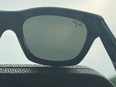 Limited Edition Charlie Lyon Maui Jim  display picture 1