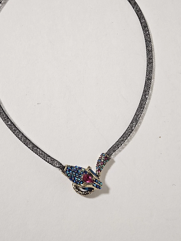 Pulseira de cabeça de cobra com incrustações de pedra  - Imagem 4 de 4