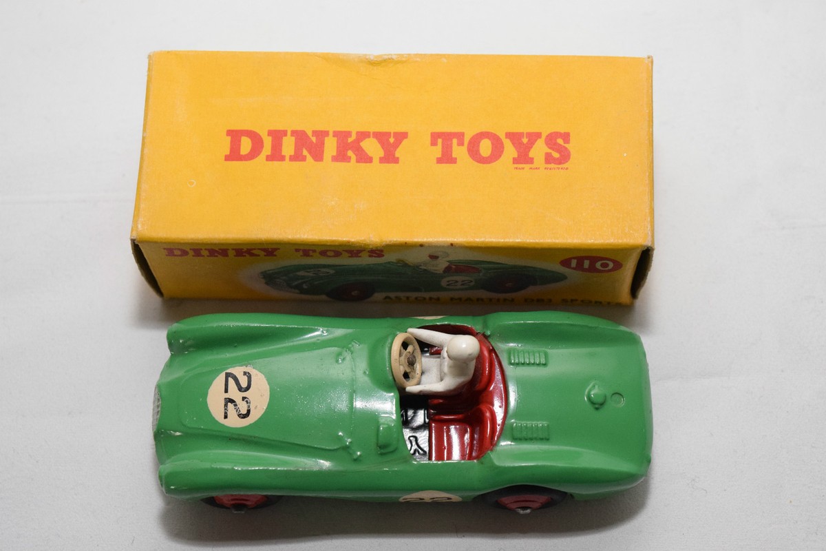 Dinky Toys England GB. Aston Martin DB3 Sports. Ref 110. AAA. Boîte AAA