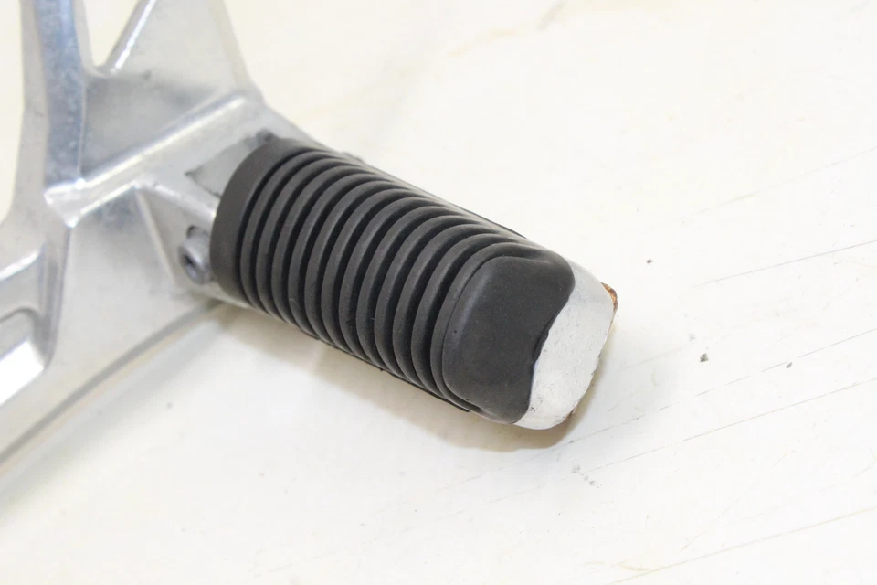 2004 01-05 Yamaha Fz1 Fazer Left Rear Back Passenger Peg OEM Foto 2 de 4