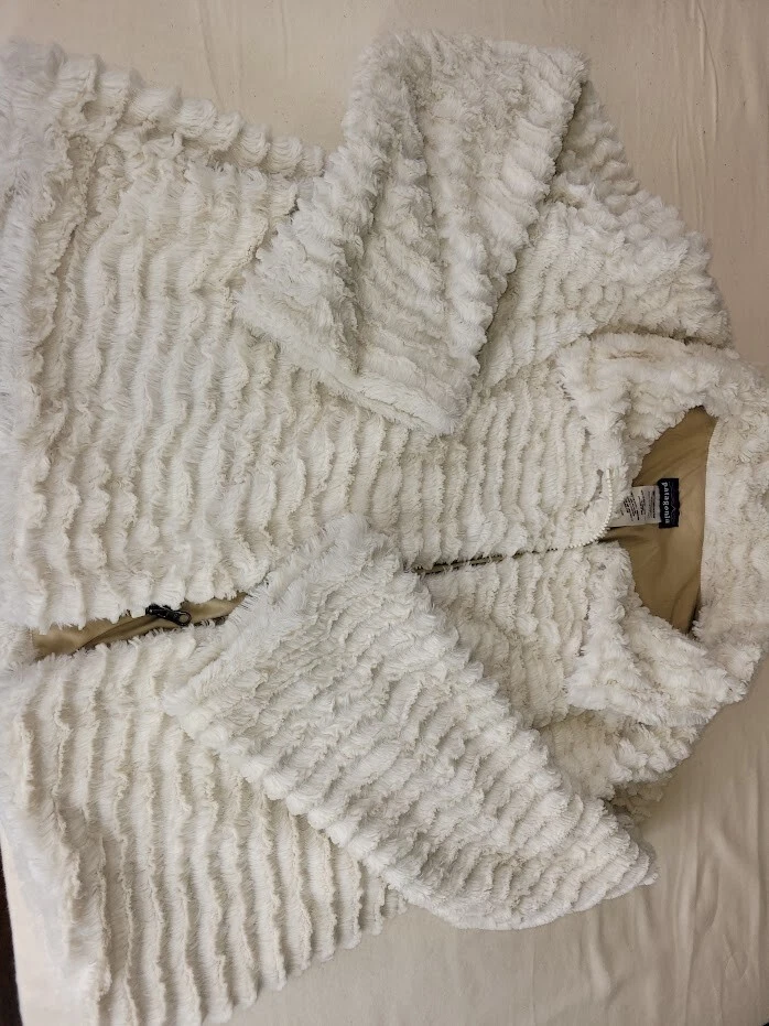 Chaqueta pelaje para mujer Patagonia piel sintética crema marfil blanco talla pequeña difusa Foto 3 de 4