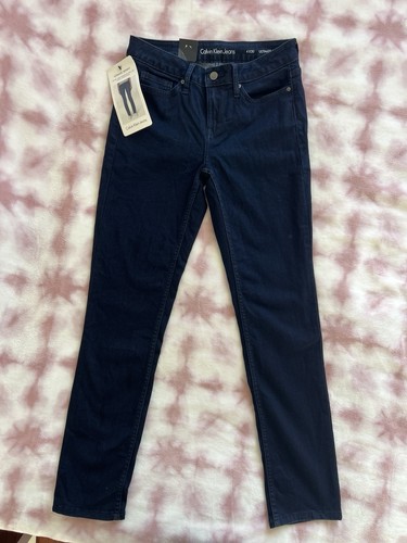 NUEVO Pantalones de mezclilla Calvin Klein lavado oscuro tiro medio elásticos "Ultimate Skinny" talla 4 x 30 - Imagen 1 de 16